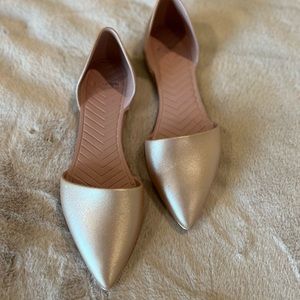 Native Aubrey point toe shoe